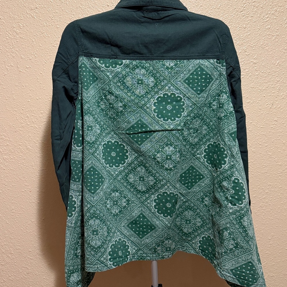 DAVI & DANI oversized Green long sleeve top Jacket Floral accents women’s small - Picture 7 of 8